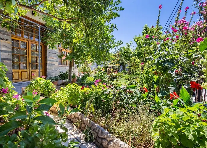 Kalogeraki Studios * Potos