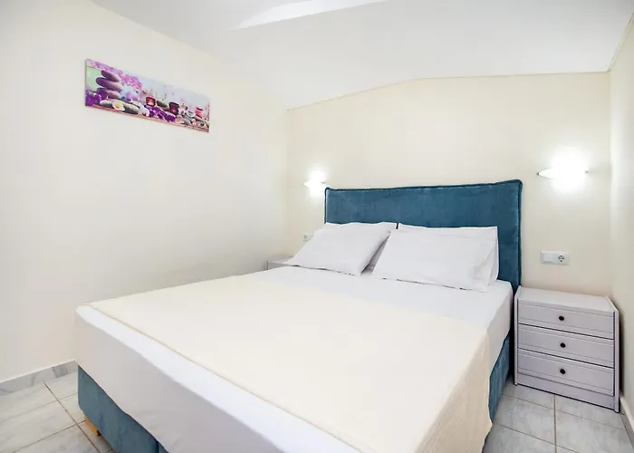 Kalogeraki Studios * Potos